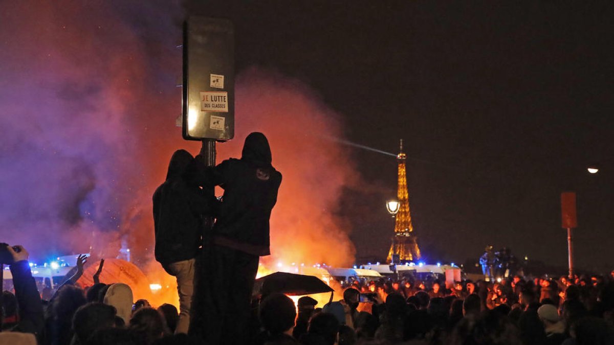 Manifestants ahir a la plaça de la Concòrdia de París.