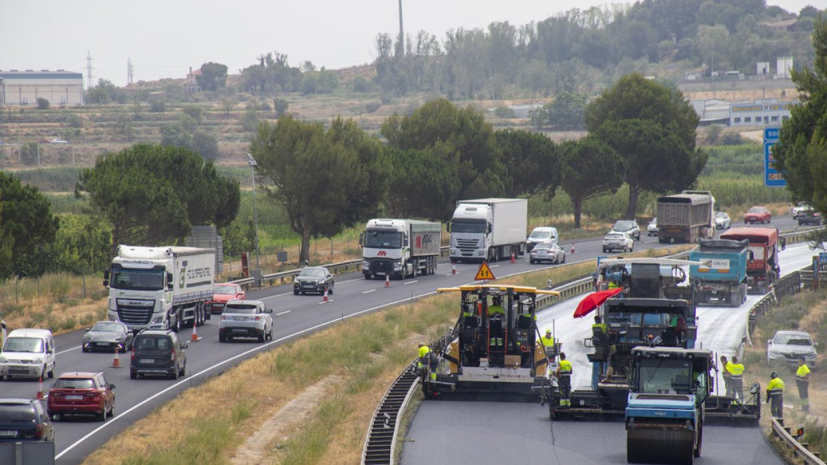 Imatge d'arxiu d'obres a l'autovia A-2.
