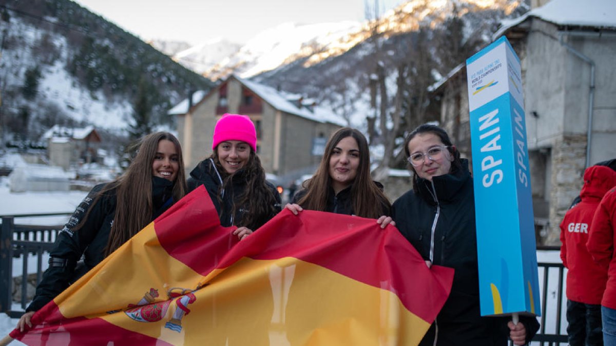 Representants de l’equip espanyol que competirà en els Mundials que s’enceten avui a Espot.