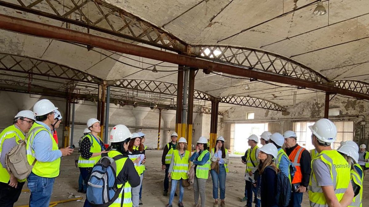 Constructoras visitan espacios de la futura estación de bus