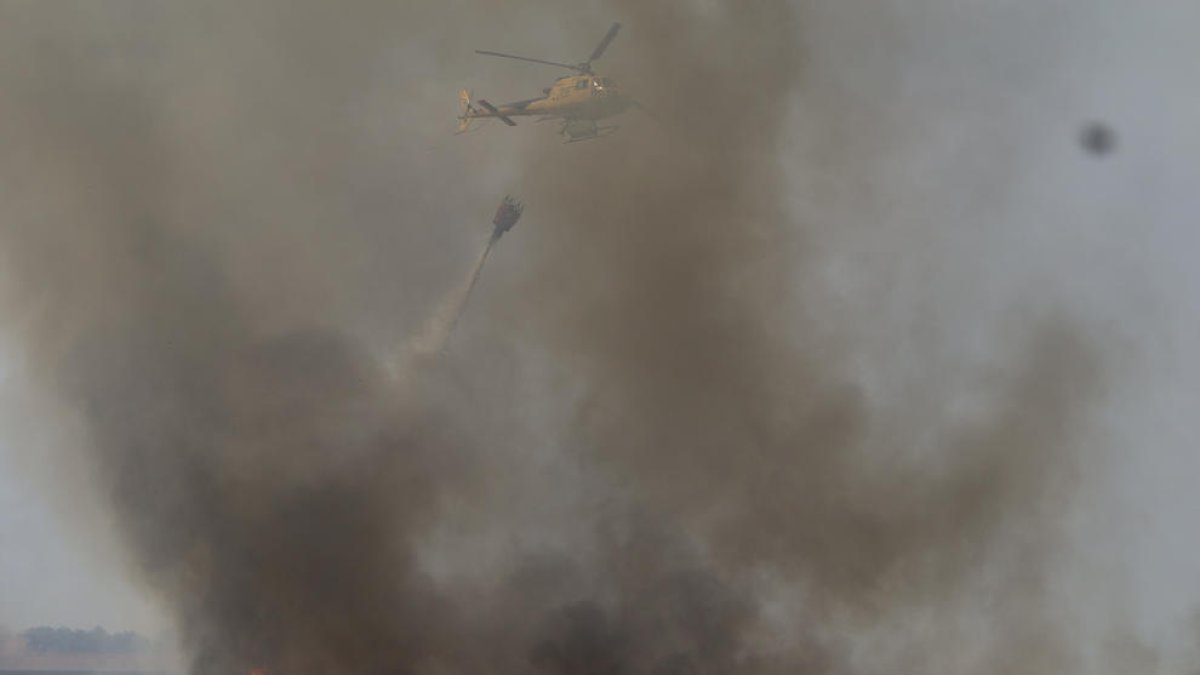 Mor l'home que va lluitar contra el foc amb el seu tractor per salvar el seu poble d'un incendi