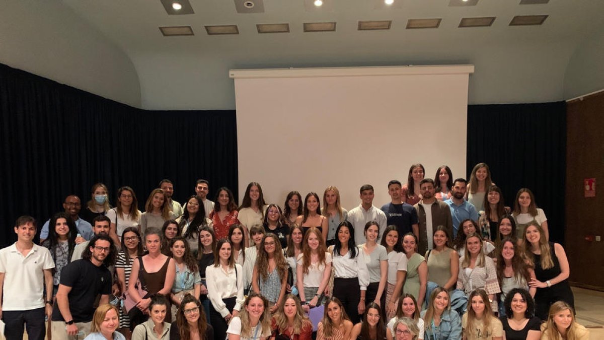 Foto de grup dels residents que el 2022 van iniciar l’especialitat a l’Arnau i el Santa Maria.