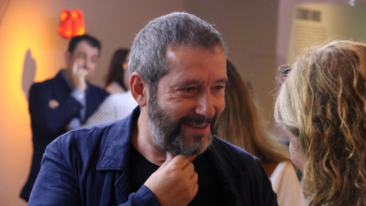 El Palau Robert de Barcelona posa al descobert l'univers del programa 'Crims' de Carles Porta