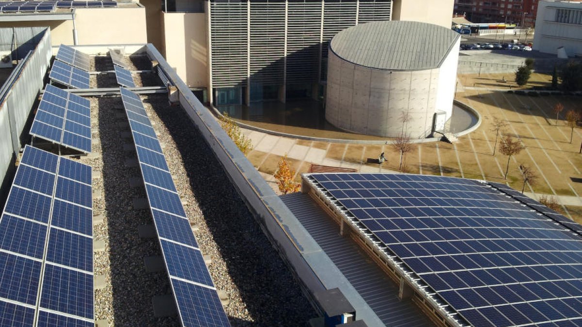 Placas fotovoltaicas en el campus de Cappont de la UdL.