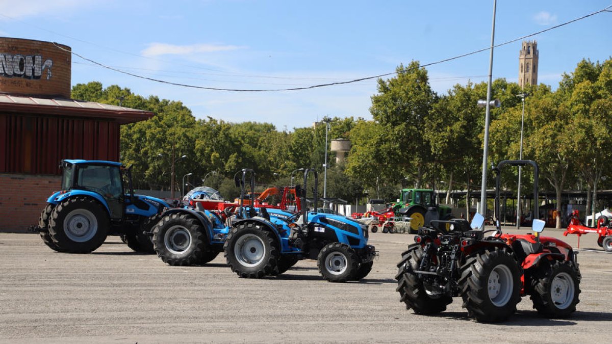 Tractors al recinte de la Fira de Sant Miquel.