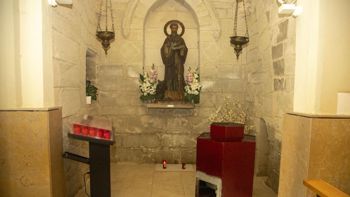 Los ladrones reventaron las cajas de los cepillos para sustraer las limosnas.