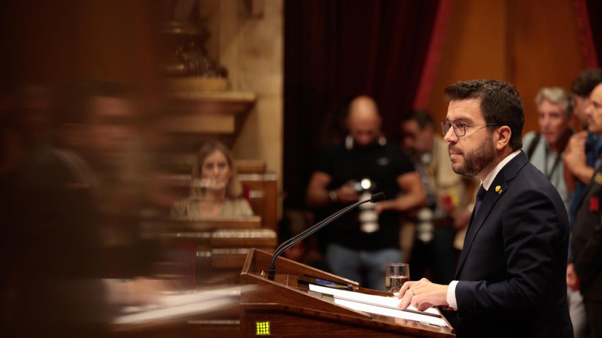 El president de la Generalitat, Pere Aragonès, a l'hemicicle durant el debat de política general al Parlament.