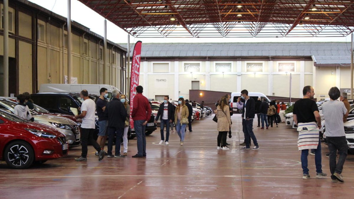 Una edición anterior de la Feria de Binéfar del Vehículo de Ocasión.