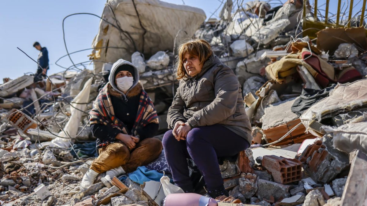 Damnificats sobre la runa pels terratrèmols.