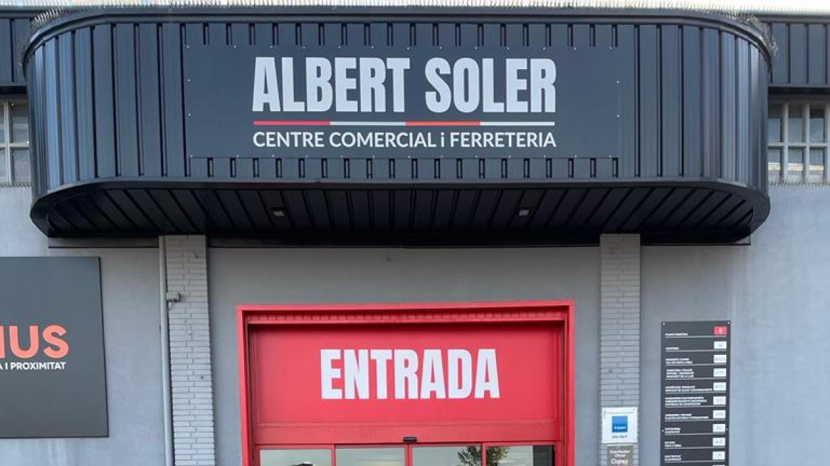 Ferreteria Albert Soler muestra su apoyo al maratón de Lleida.