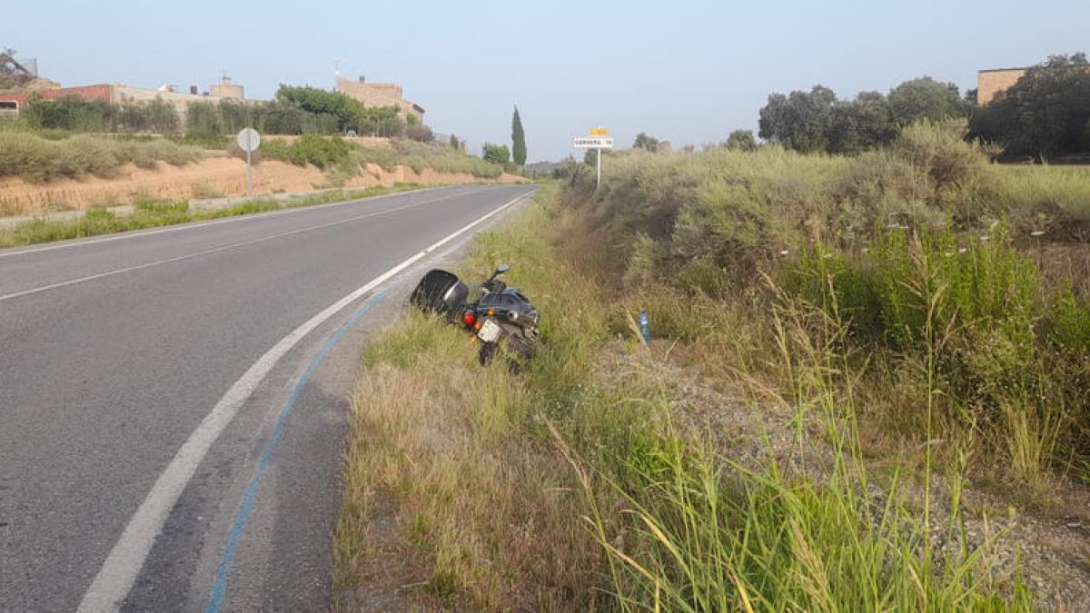 Imagen de la moto que conducía el fallecido tras el siniestro del miércoles en Puigverd d’Agramunt.