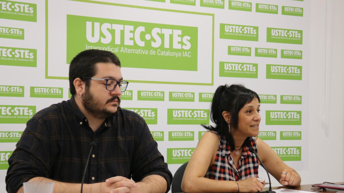 USTEC amenaza con una nueva huelga si no cierran un acuerdo con Educación para revertir los recortes antes de que acabe el curso
