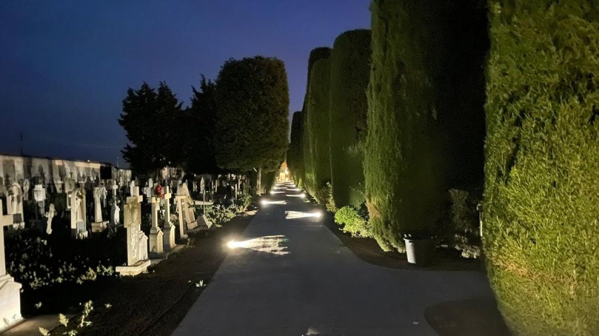 El nou enllumenat alimentat amb energia solar.