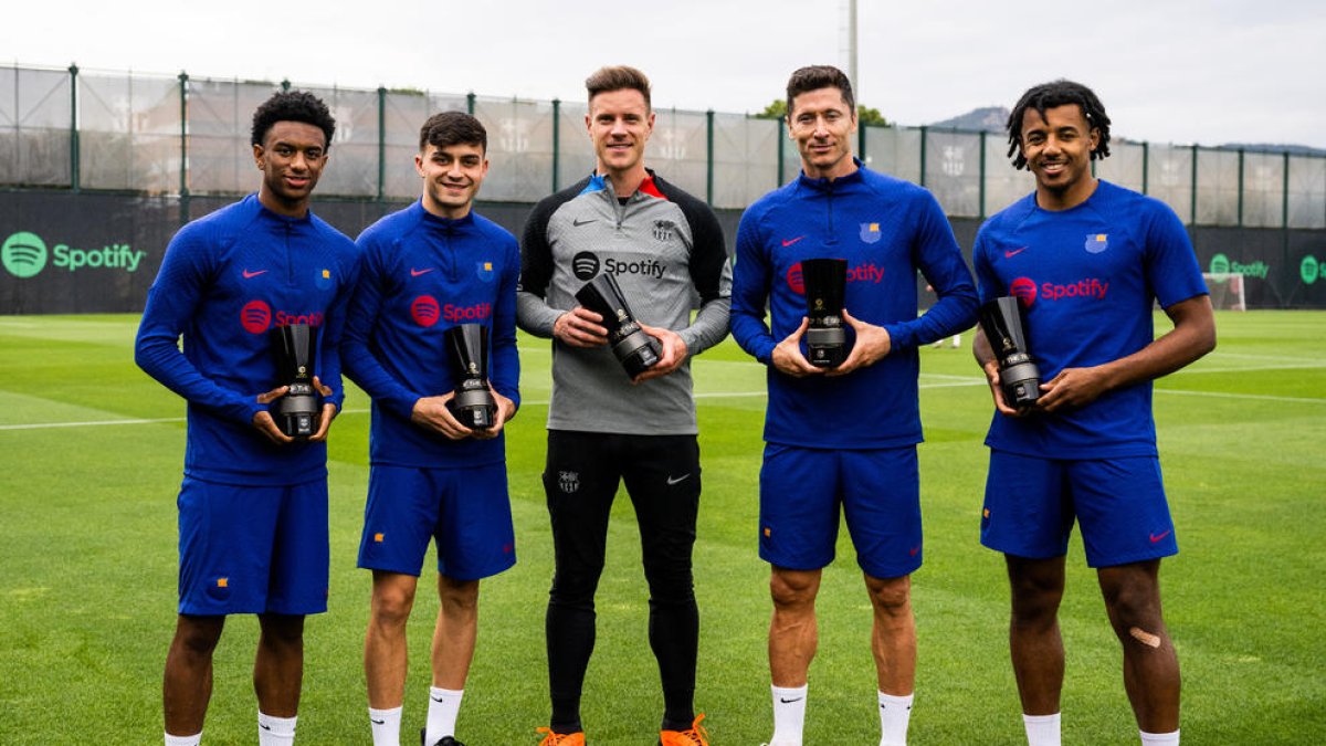 Els blaugranes que han guanyat els premis Team of The Season.