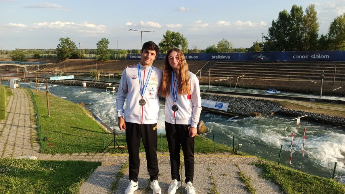 Miquel Travé i Anna Simona, amb les medalles aconseguides ahir en la jornada inaugural.