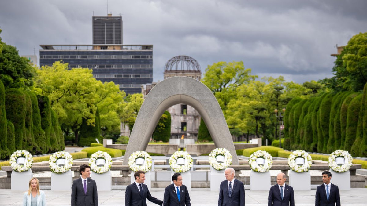 Cumbre del G7 en Japón  -  Los líderes de las siete democracias más fuertes del mundo se reunieron ayer en Hiroshima, la primera ciudad en ser bombardeada con un arma nuclear el 6 de agosto de 1945. La selección del lugar no es casual y todos l ...