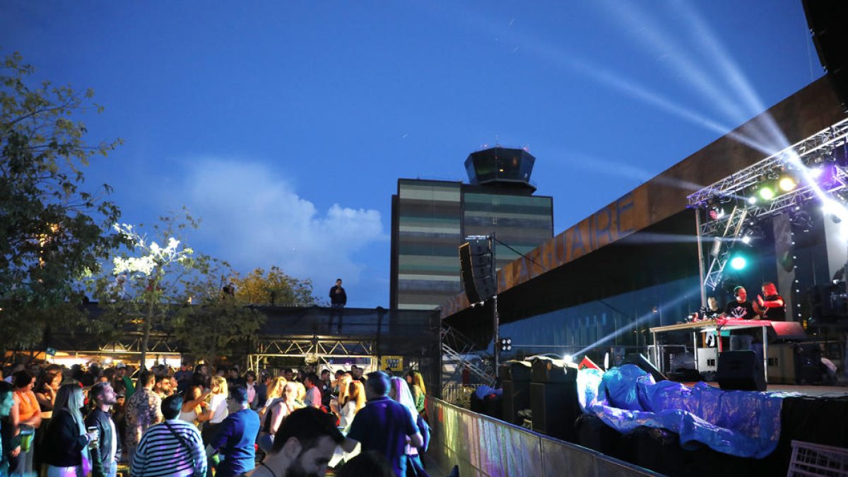 L’aeroport d’Alguaire va ser ahir l’escenari de dotze hores de música.