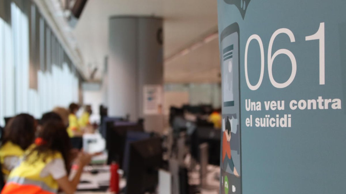 El 061 es reforça amb psiquiatres les 24 hores del dia per prevenir els suïcidis