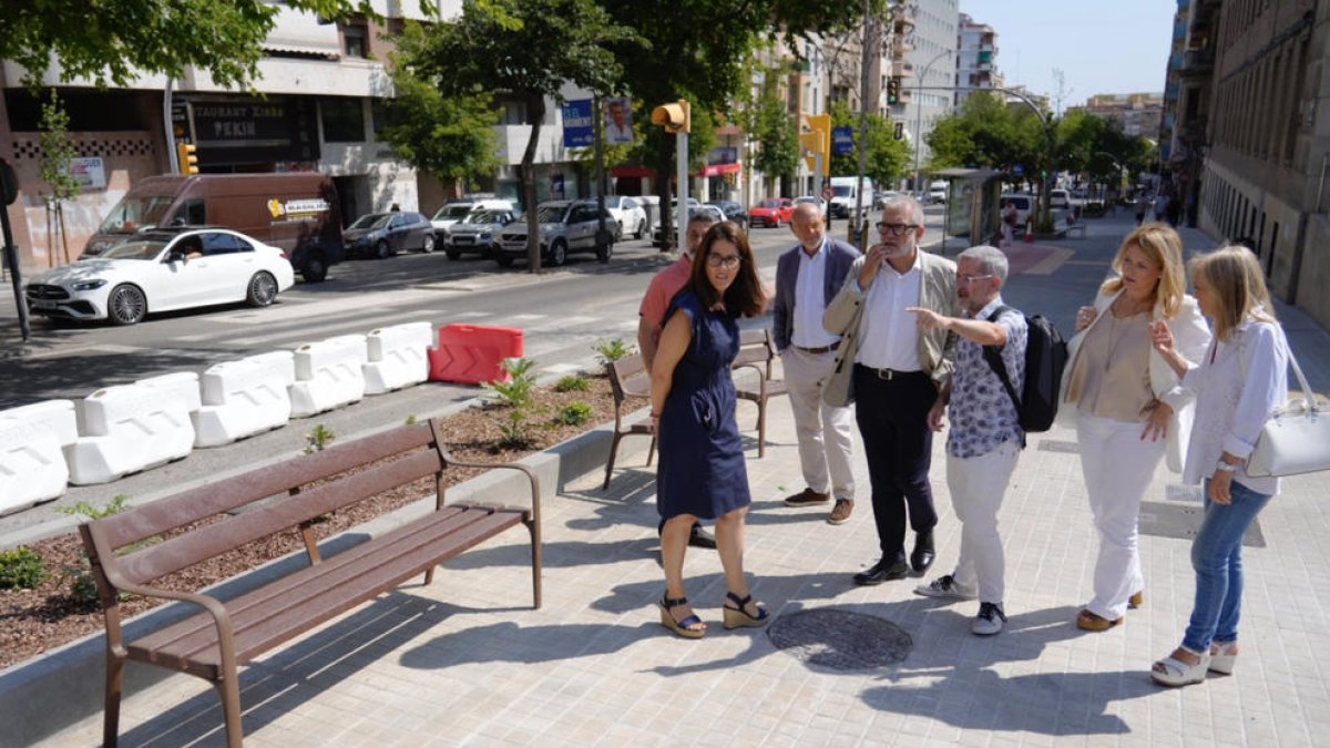 Larrosa visitó las obras acompañado de las concejalas Begoña Iglesias, Cristina Morón y Anna Miranda.