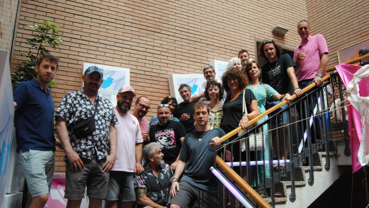 Una veintena de los artistas que ayer estuvieron presentes en la inauguración de la muestra.