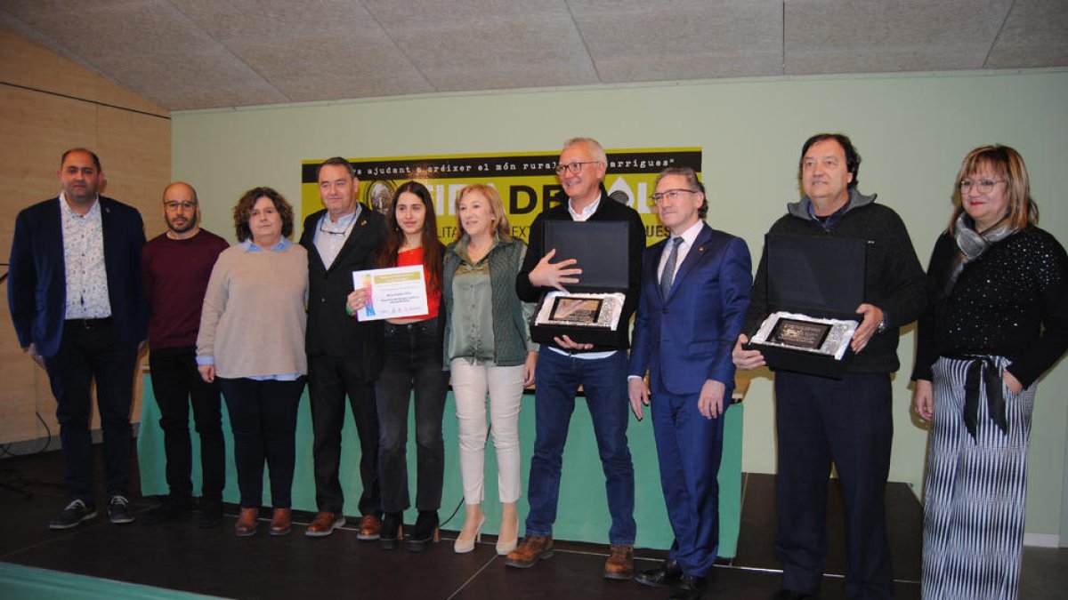 Els premiats amb l’exconseller Giró, el president de la comarca i l’alcaldessa de les Borges.