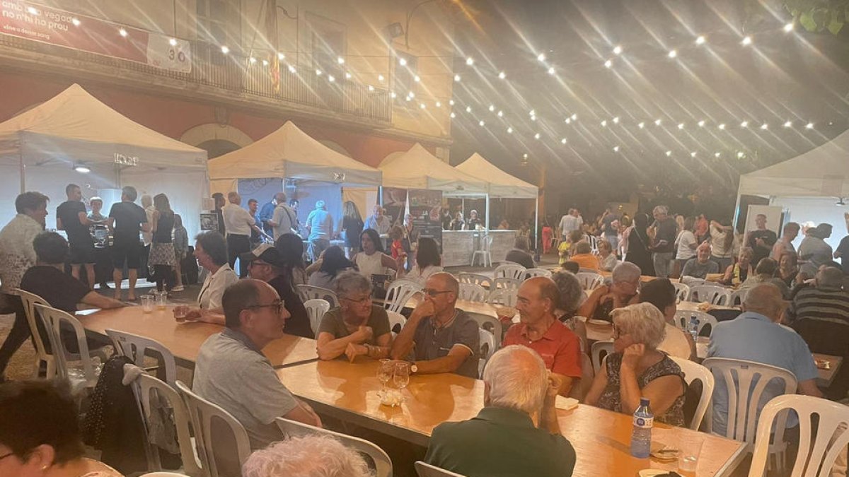 Els visitants van poder degustar productes de proximitat al Sopar-Tast.