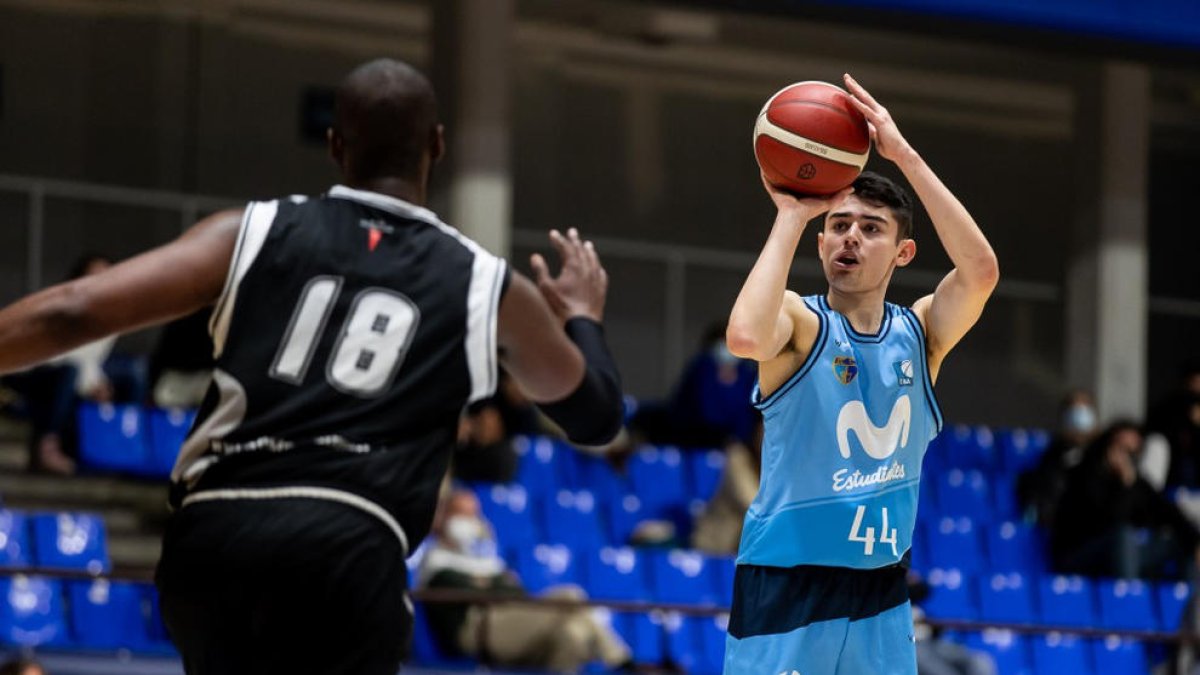 Nacho Arroyo, la temporada que jugó en LEB Oro con Estudiantes.