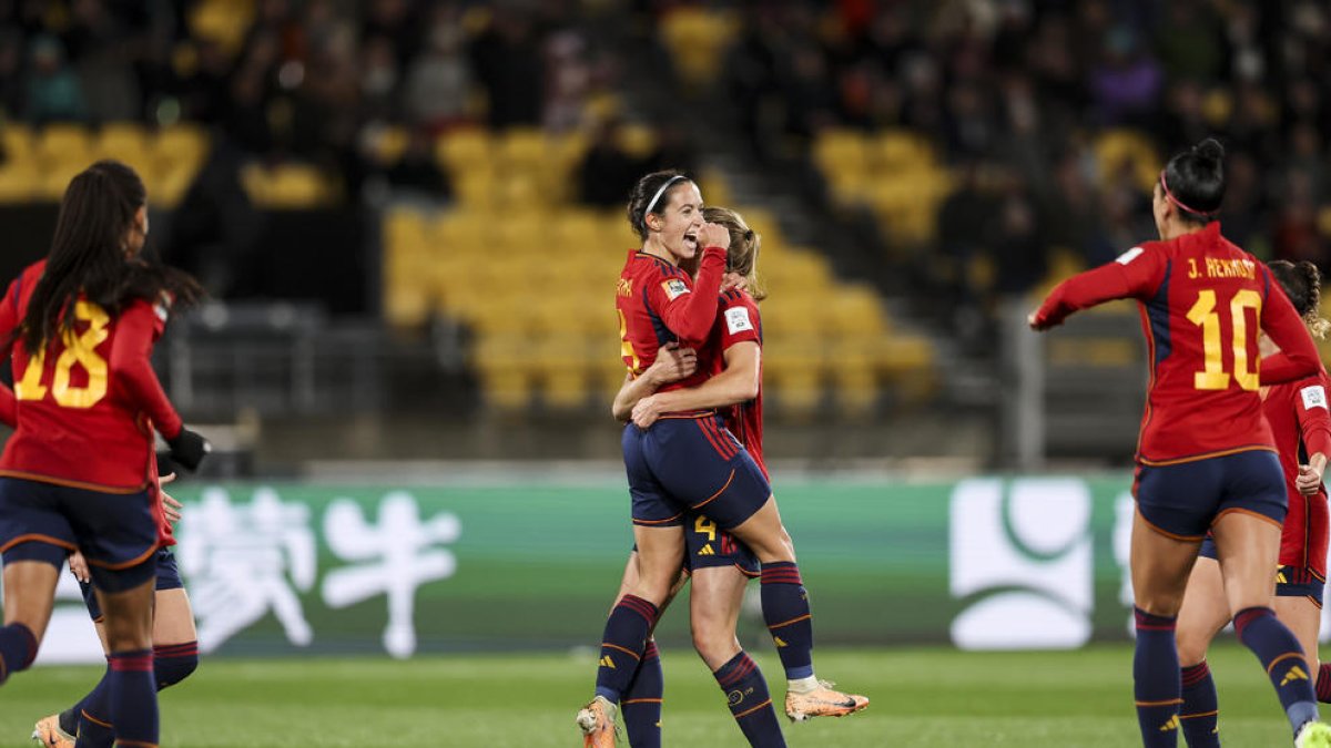 Aitana Bonmatí celebra su gol, que suponía el 2-0 para el equipo español.