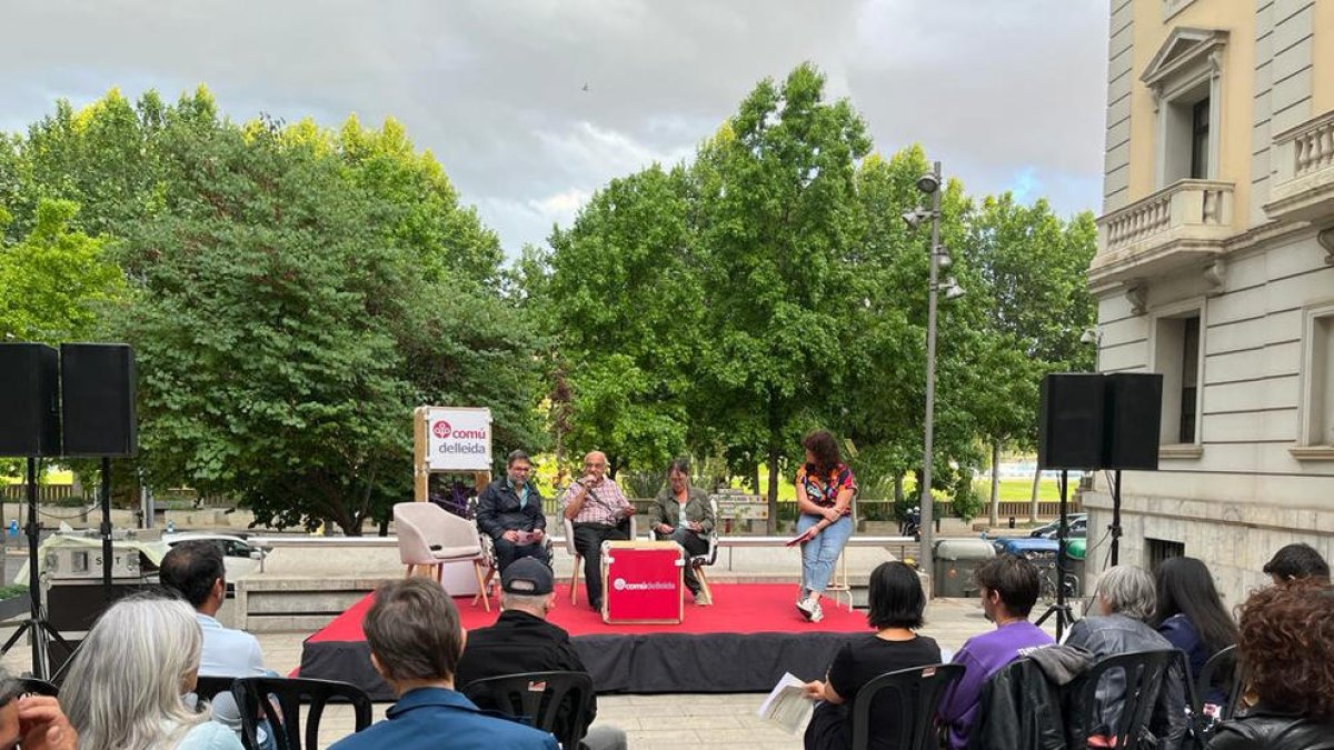 El acto central de campaña del Comú de Lleida, ayer en la plaza Sant Francesc.