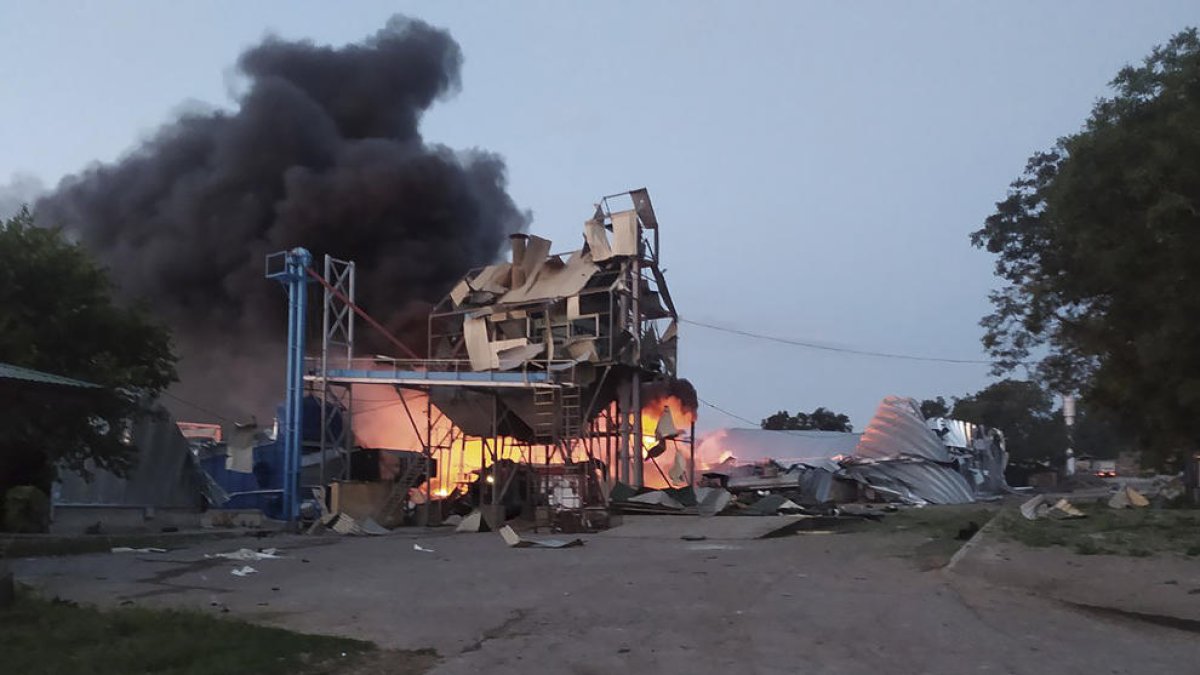 Imatge del resultat del recent atac rus sobre sitges de gra ucraïneses a Odessa.