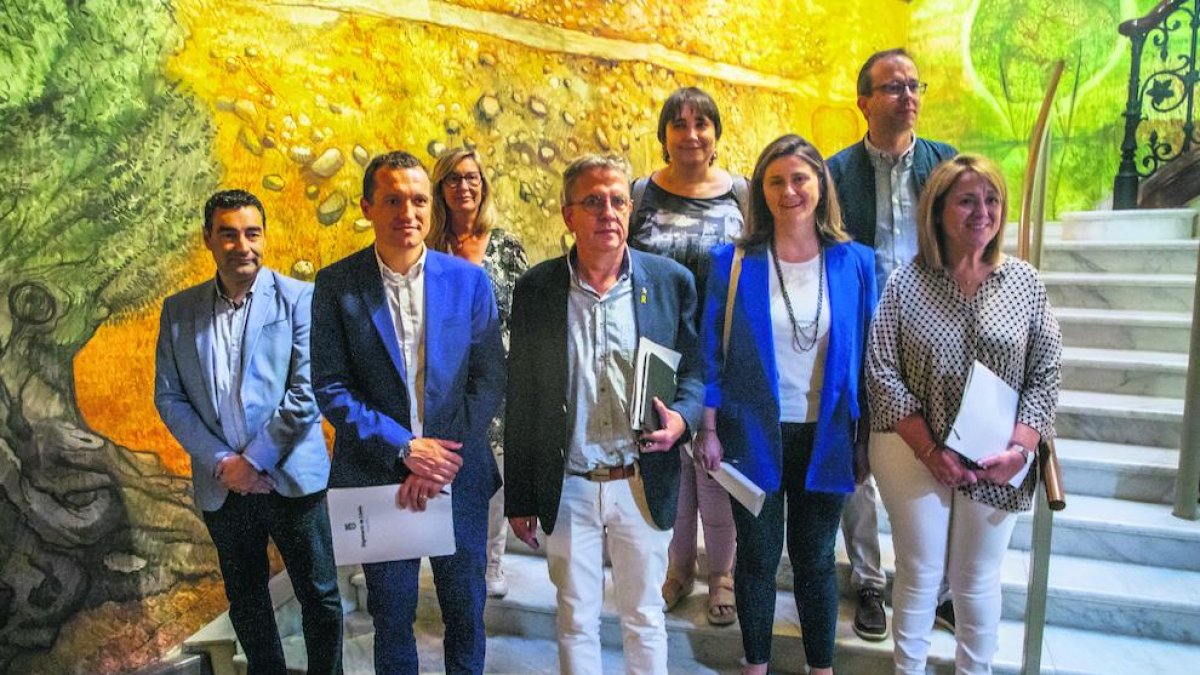 Presentació de l’acord de la Diputació. Agustí Jiménez, Òscar Ordeig i Judith Alcalà, del PSC; Joan Talarn i Montse Fornells, d’ERC; Maria Vergés, d’Unitat d’Aran; i Marc Solsona i Rosa Pujol, de Pacte Local.