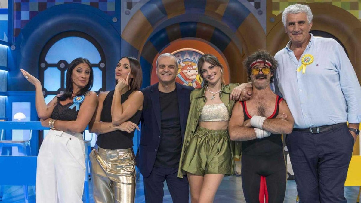 María Peláe y Fernando Romay (en los extremos) serán los padrinos.