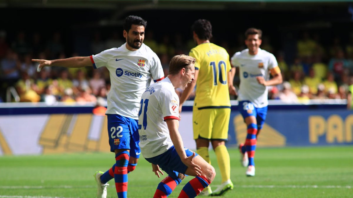 Frenkie de Jong celebra el gol que va marcar ahir, que significava el 0-2 per al Barcelona, en un partit que va acabar vencent amb una exhibició de futbol ofensiu.