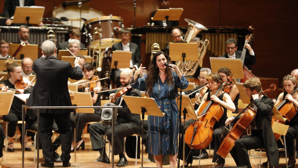 Actuación en Lleida de Silvia Pérez Cruz y la Orquestra del Liceu.