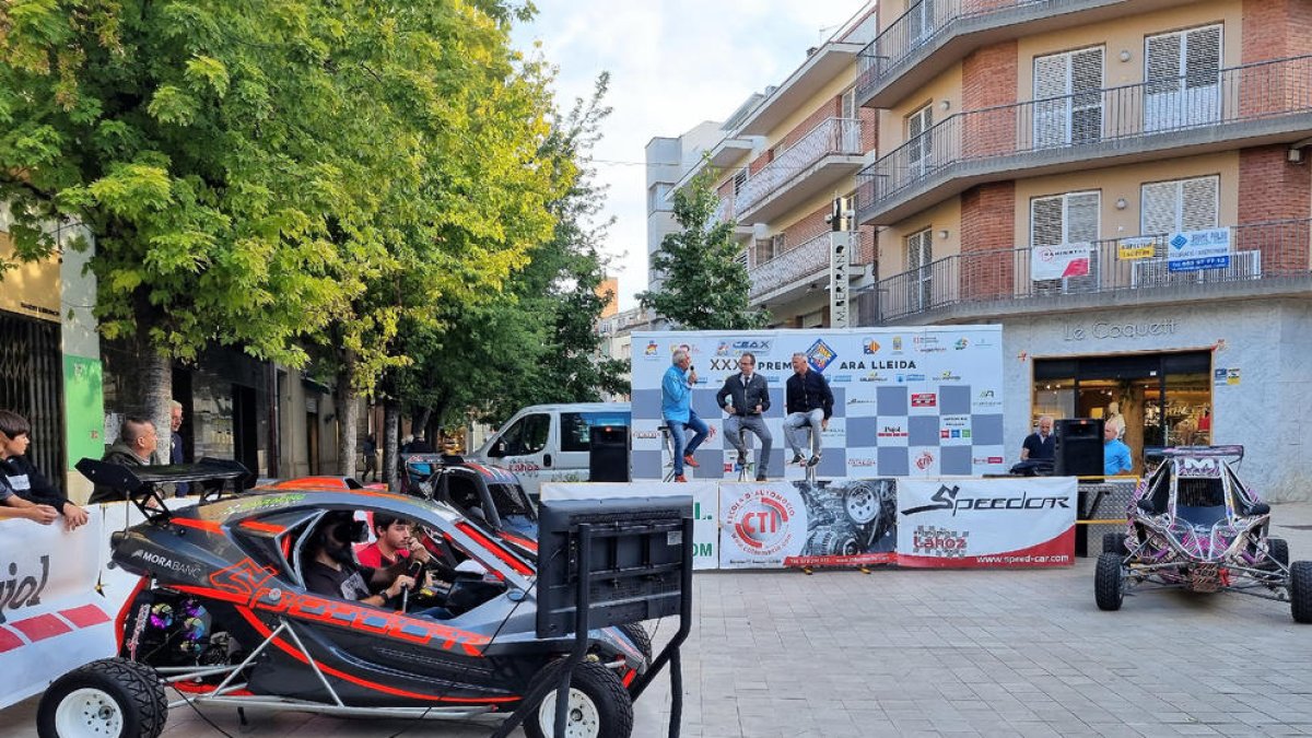 Una vista de la presentación pública de la doble cita automovilística en Mollerussa.