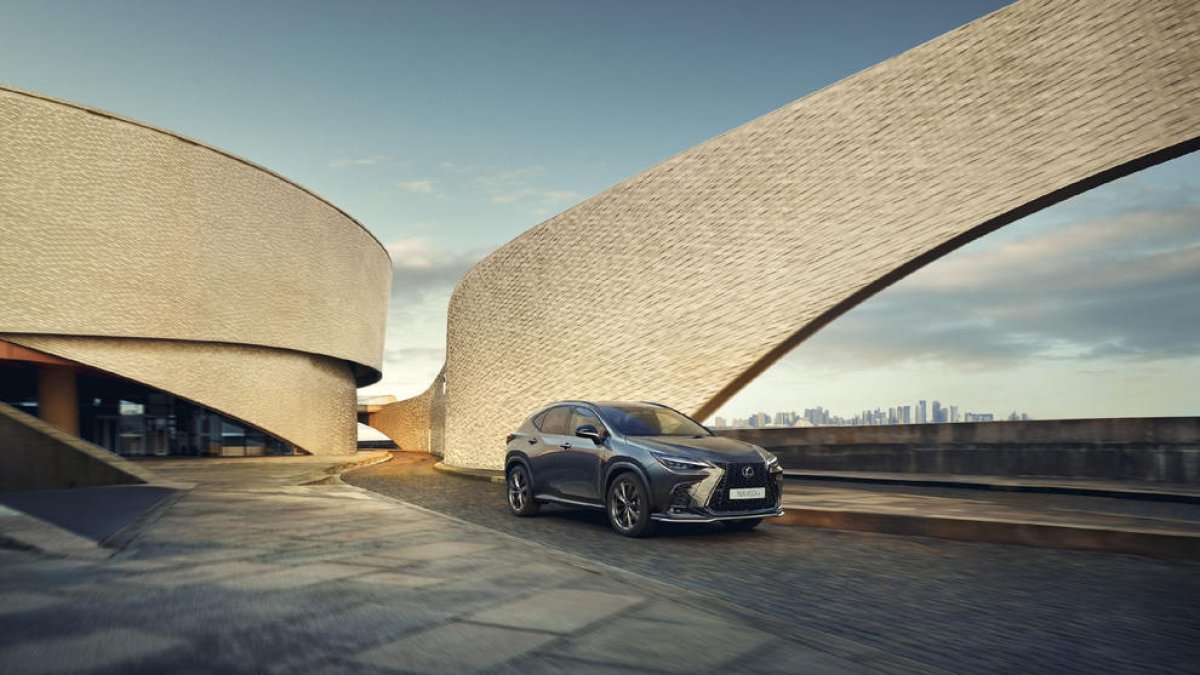 Lexus NX,premiat en Auto Express New Car