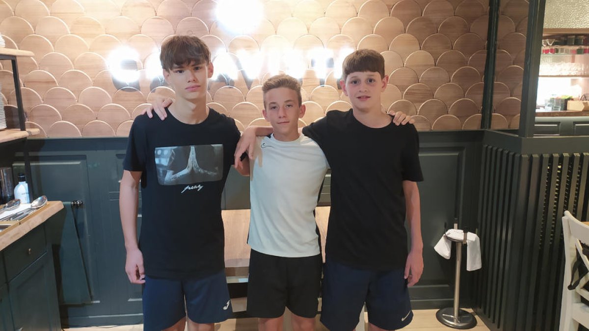 Iker del Jesús, Félix Vargués y Lluc Segarra, ayer en el restaurante Caravista de Lleida.