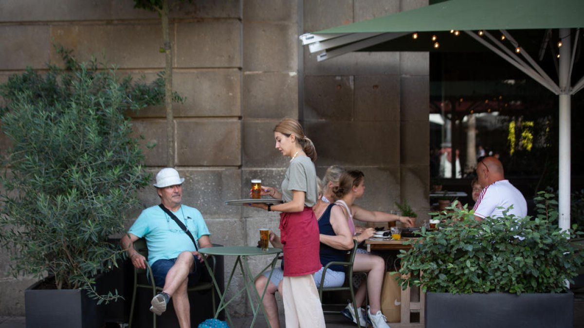 La hostelería, el sector con los salarios más precarios.