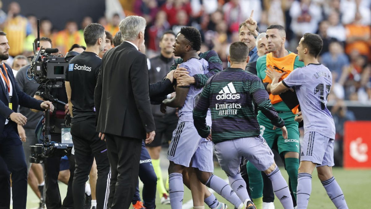 Vinícius, durant els incidents que va protagonitzar ahir a València.