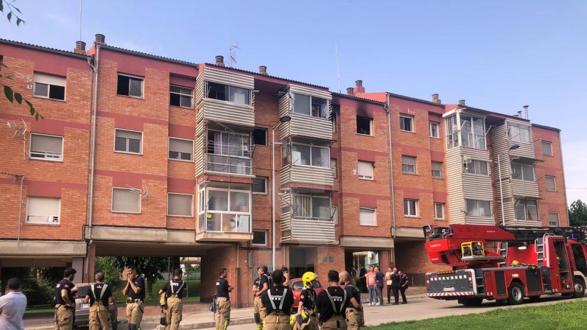 Imatge del dispositiu de dimecres de la setmana passada al foc mortal de Balaguer.