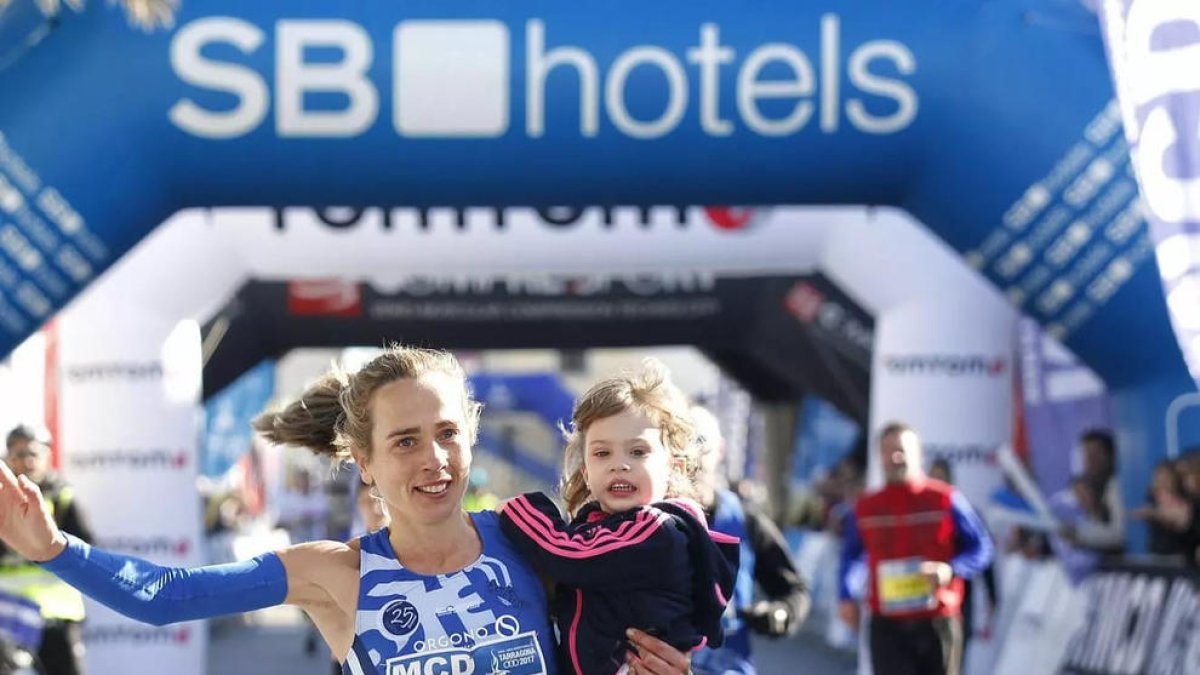 L’atleta sol entrar a la meta amb la seua filla Blau.