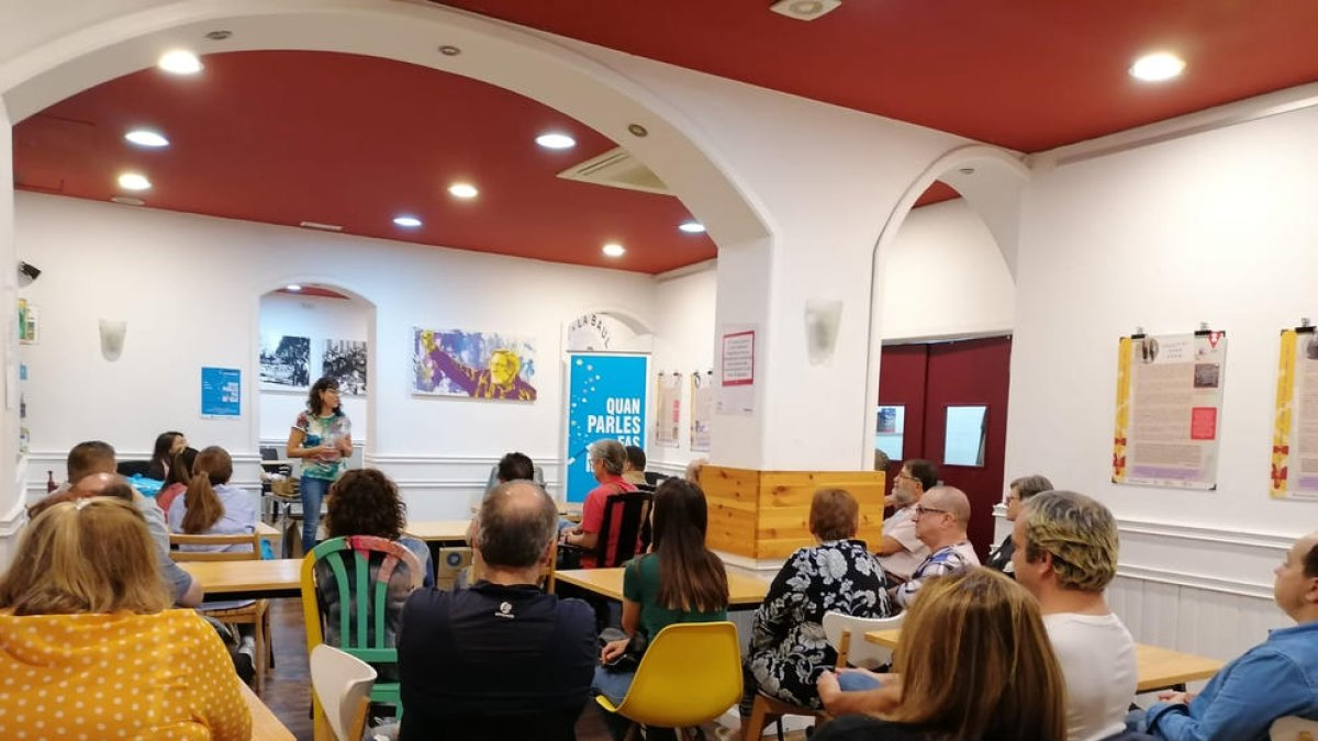 Nova edició a Lleida de 'parelles lingüístiques' per practicar català