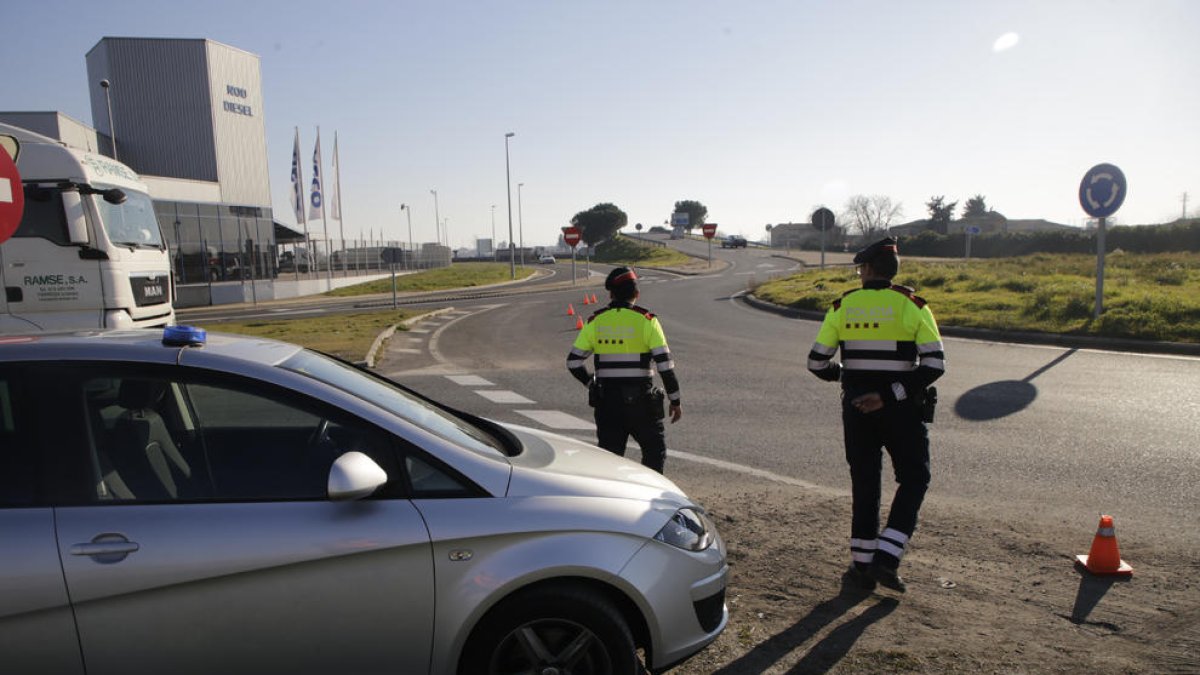 Imatge d'arxiu d'un control de la unitat de trànsit dels Mossos d'Esquadra a la carretera LP-3322 a Vila-sana.