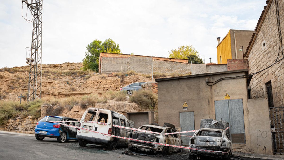 Estat en el qual van quedar els vehicles després del foc.