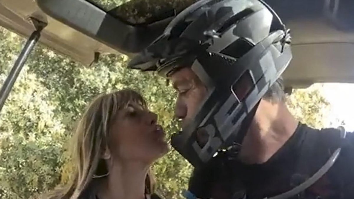 Pedro Sánchez, de ruta en bicicleta junto a su mujer