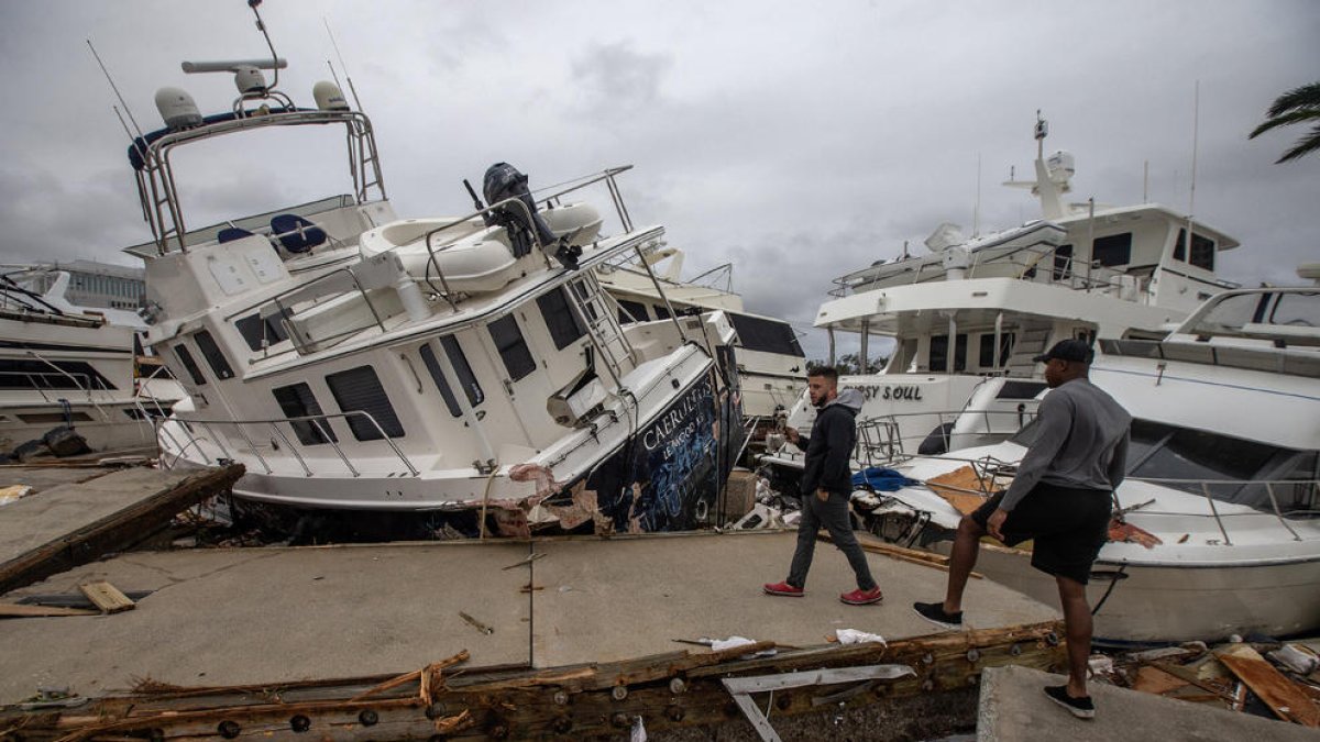 Vista de danys causats a Fort Myers, a Florida.