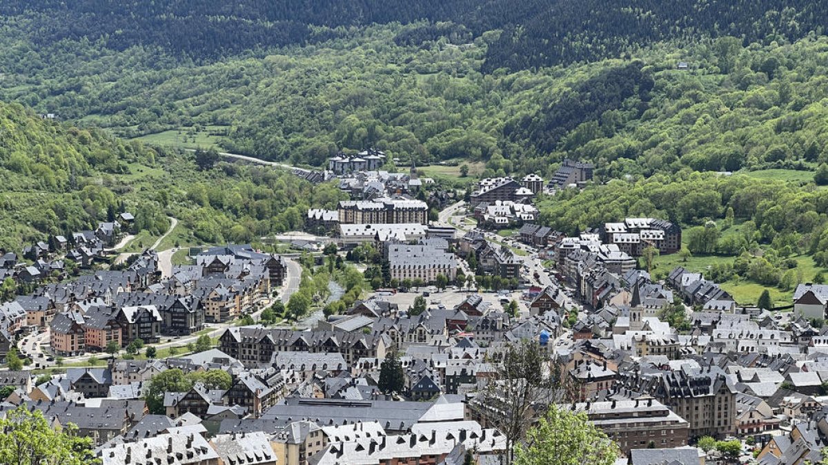 Vista de Vielha, capital i un dels nou municipis de la vall.