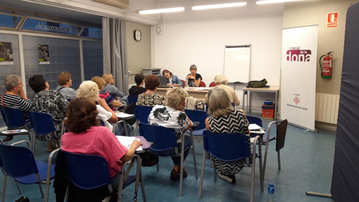 El Consejo Municipal de las Mujeres aprueba el Protocolo de duelo de ciudad en caso de feminicidios