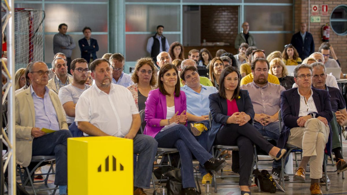 Miquel Pueyo, Oriol Junqueras, Marta Vilalta i Jordina Freixanet, a primera fila.