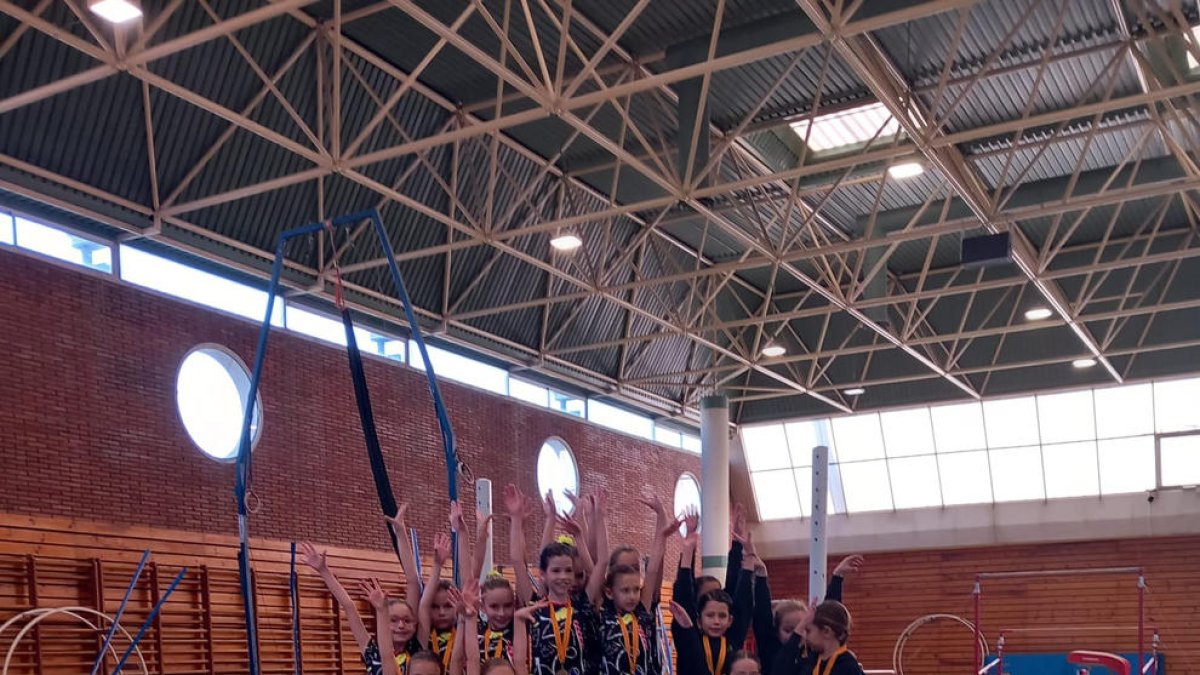 Gimnasia y natación con 250 participantes